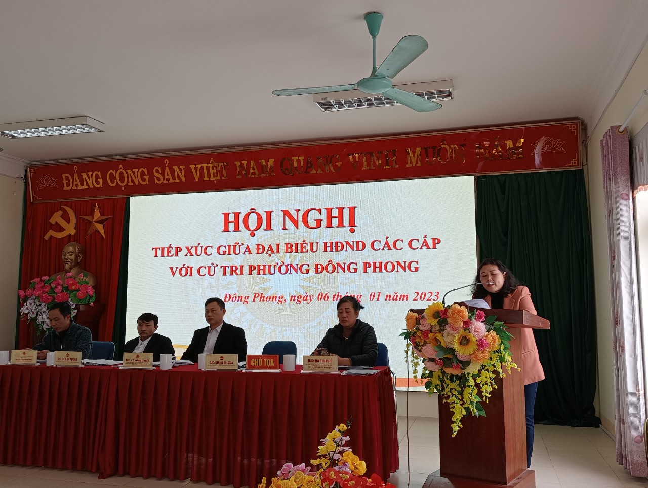 HỘI NGHỊ TIẾP XÚC GIỮA ĐẠI BIỂU HĐND CÁC CẤP VỚI CỬ TRI PHƯỜNG ĐÔNG PHONG